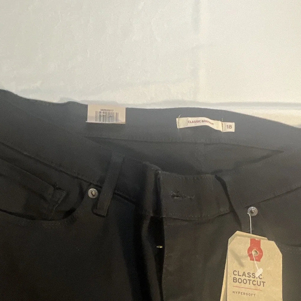 Levi's Men's Classic Bootcut Water Less Black Dark Wash Denim Jeans 5-Pocket